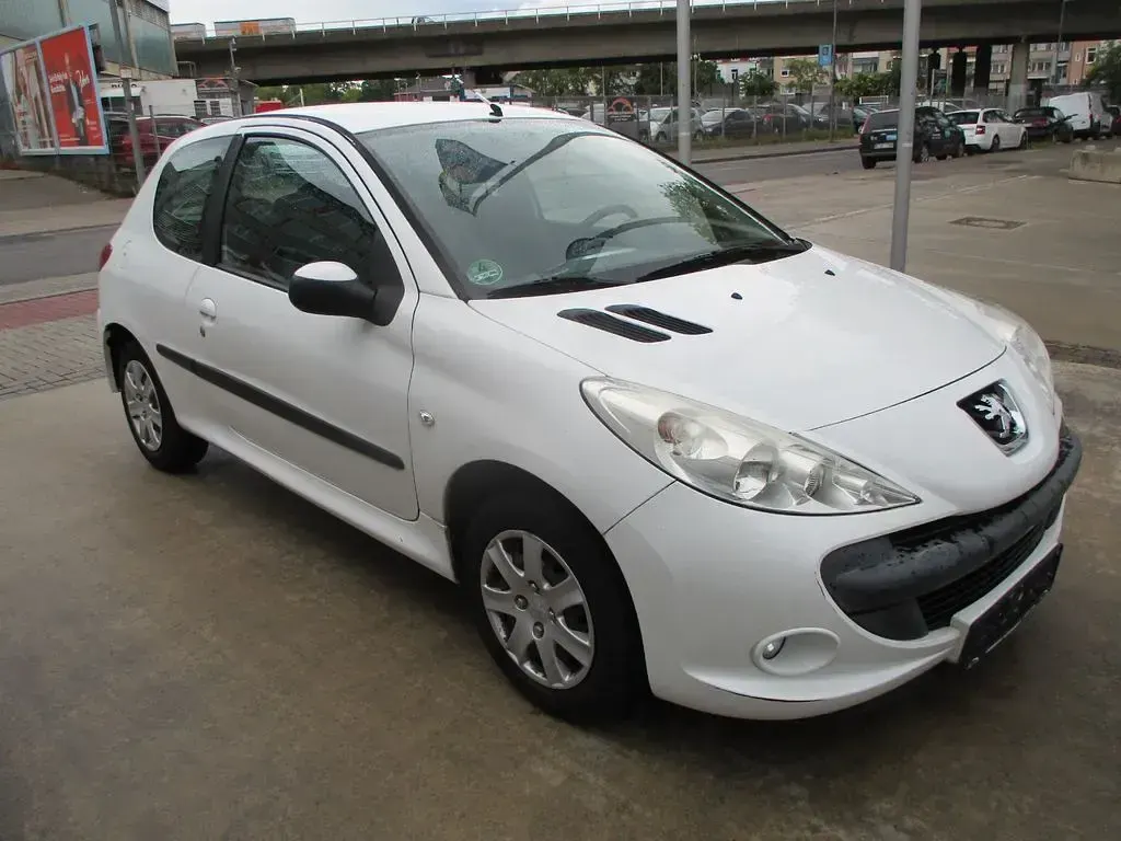 Gebraucht Peugeot 206+ Basis 60 PS (44 kW) 2009 Weiß Kleinwagen