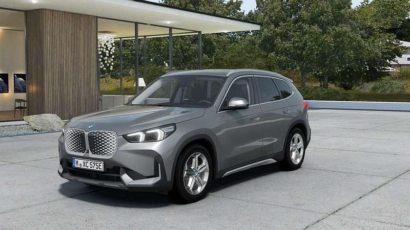 Spacesilber metallic Neu 2025 BMW iX1 Luxury Line SUV | 45.490 € (Superpreis) - Bild 1/4