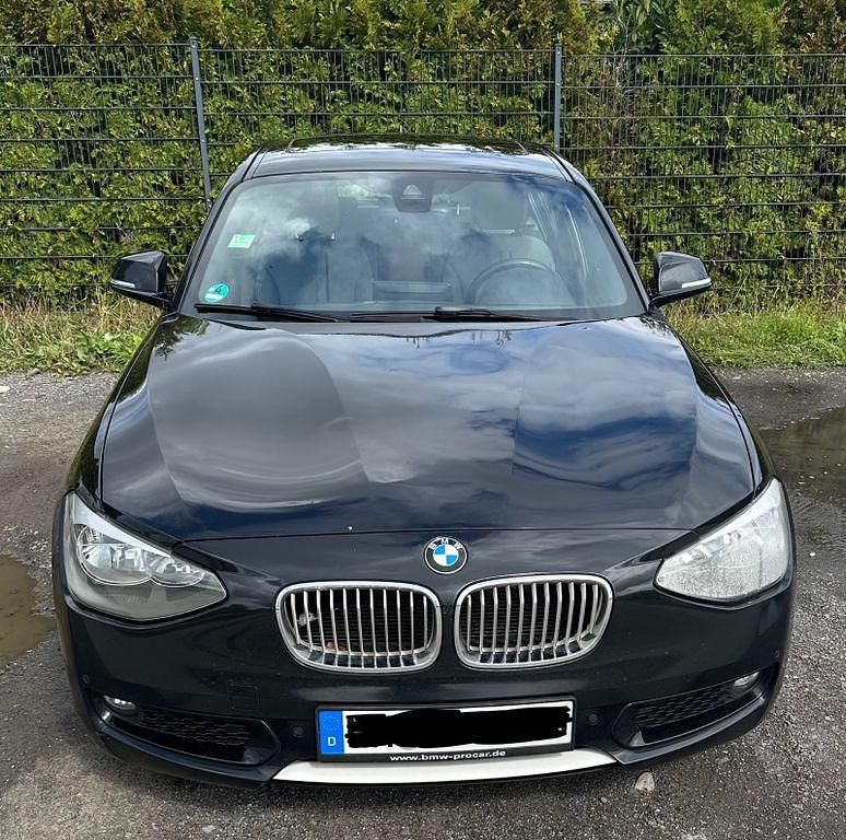 Schwarz Gebraucht 2012 BMW 118 Urban Line Kleinwagen | 5.750 € (Fairer Preis) - Bild 1/4