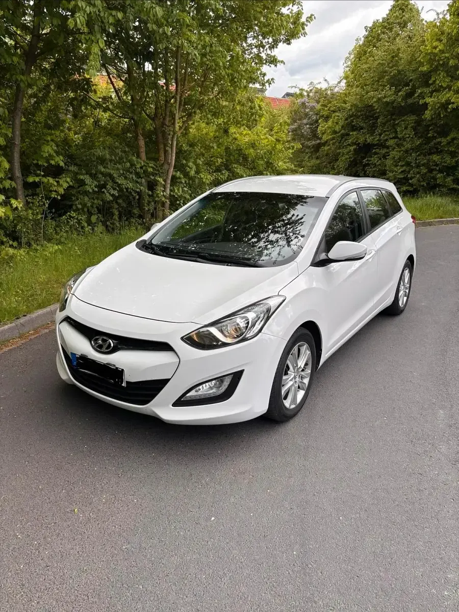 Gebraucht Hyundai i30 99 PS (72 kW) 2014 Weiß Kombi