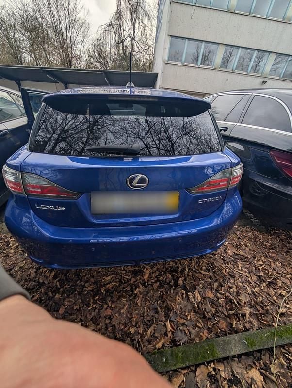 Gebraucht Lexus CT200h 136 PS (100 kW) 2011 Blau Kleinwagen