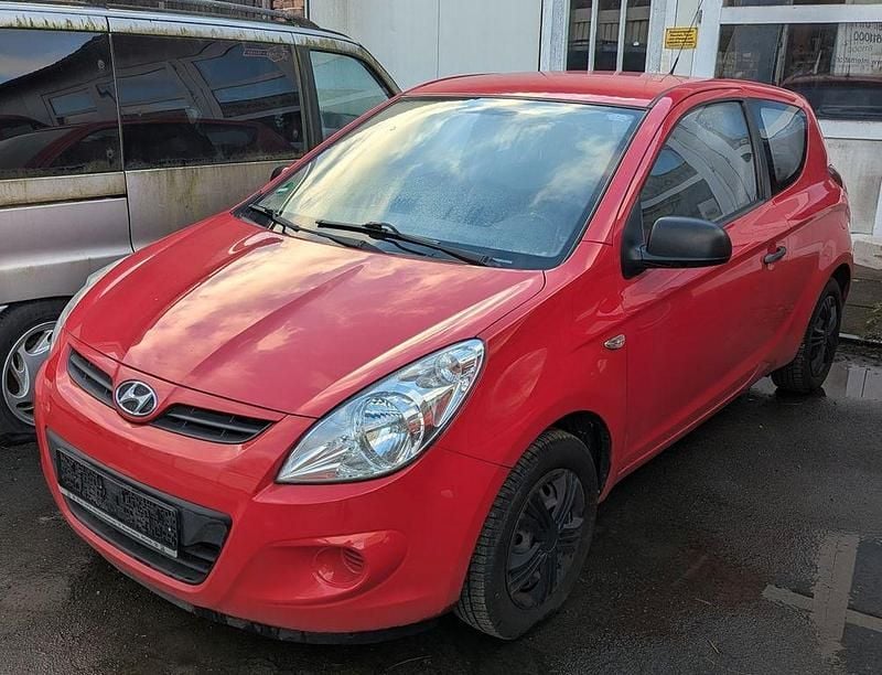 Gebraucht Hyundai i20 Intro Edition 86 PS (63 kW) 2012 Rot Kleinwagen