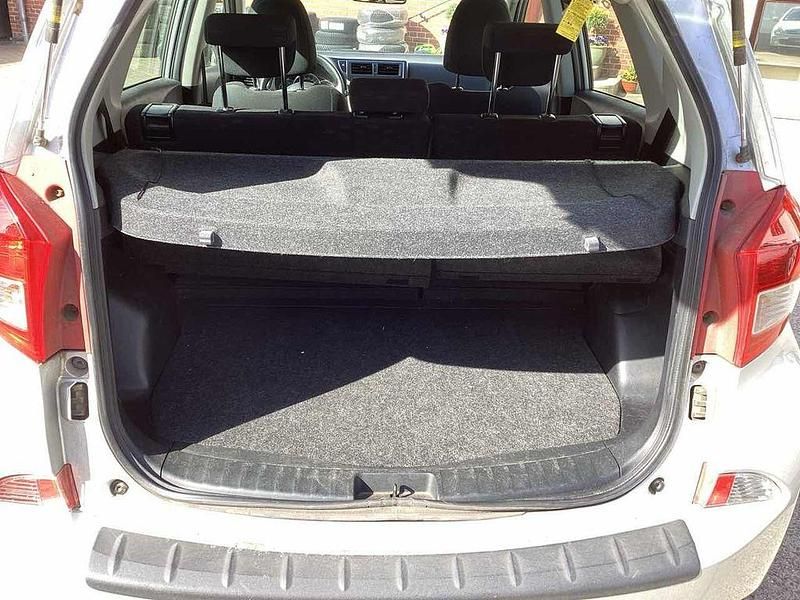 Gebraucht Subaru Trezia Active 99 PS (72 kW) 2013 Silber Kleinwagen