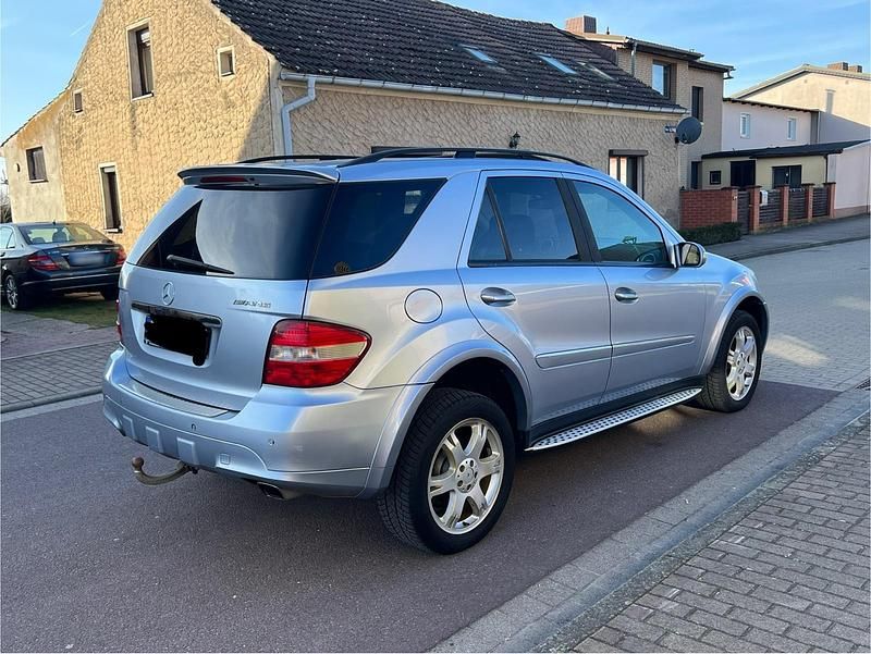 Gebraucht Mercedes ML320 AMG 224 PS (164 kW) 2008 Blau SUV