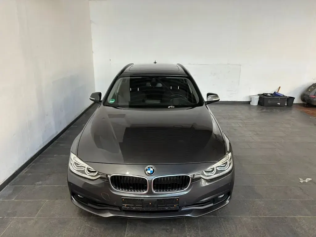 Gebraucht BMW 330 Advantage 258 PS (189 kW) 2019 Grau Limousine