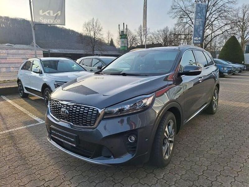 Grau Gebraucht 2019 Kia Sorento Platinum Edition SUV | 24.800 € (Fairer Preis) - Bild 1/4
