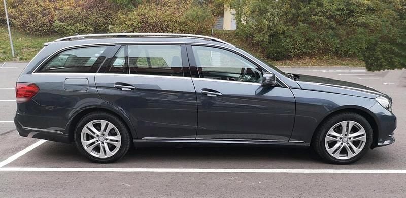 Gebraucht Mercedes E220 170 PS (125 kW) 2016 Grau Kombi