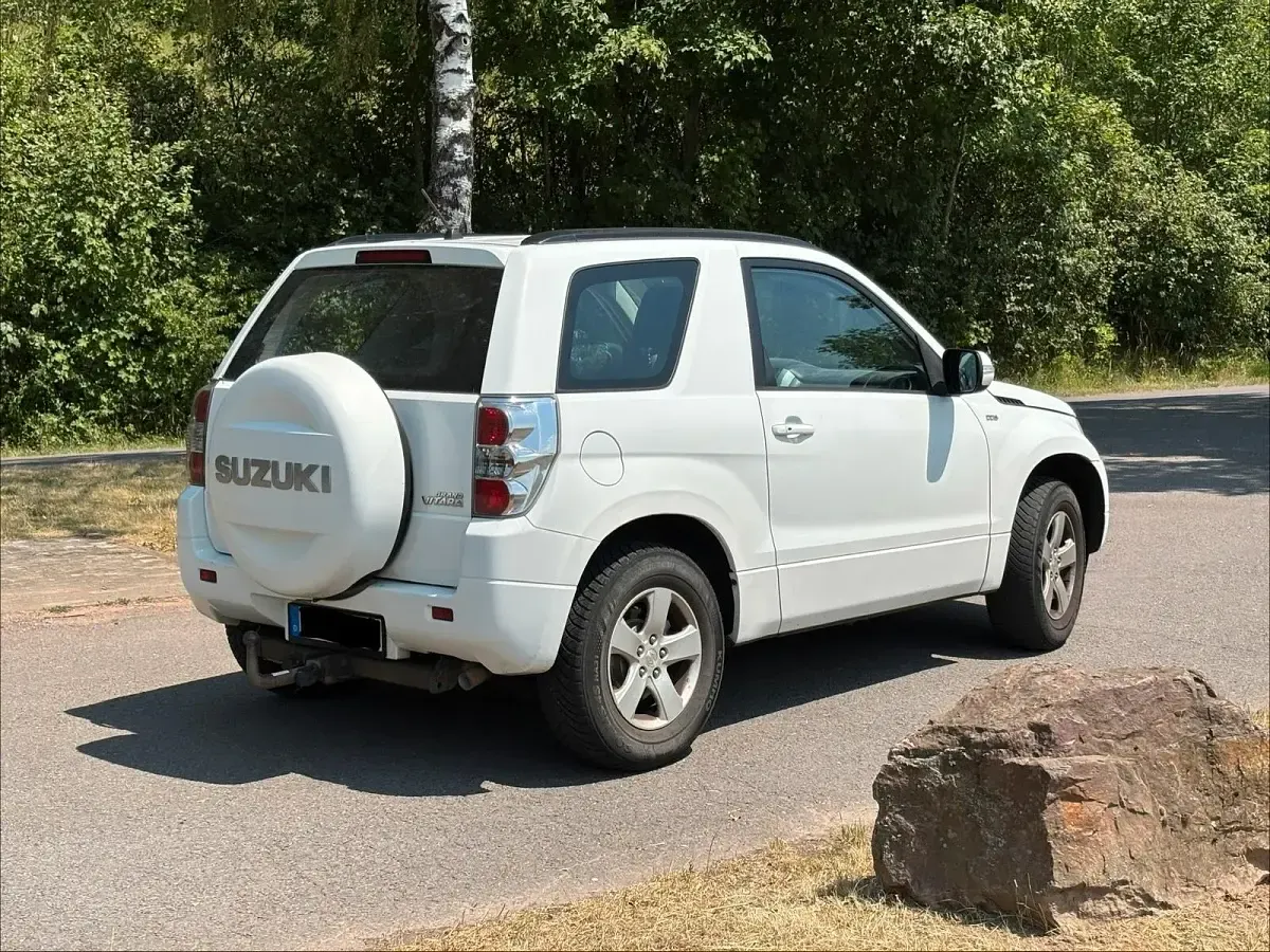 Gebraucht Suzuki Grand Vitara 129 PS (94 kW) 2010 Weiß SUV