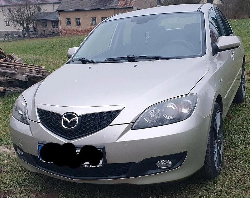 Gold Gebraucht 2007 Mazda 3 Limousine | 3.250 € (Etwas zu teuer) - Bild 1/4