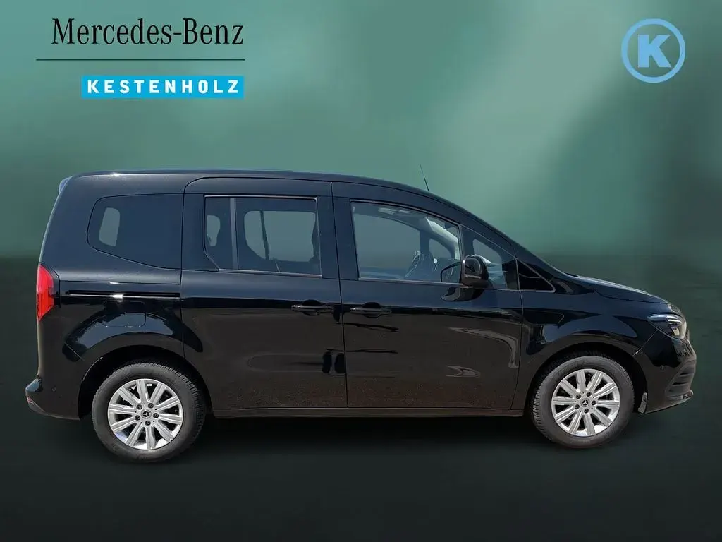 Gebraucht Mercedes T180 Progressive 131 PS (96 kW) 2023 Loparitschwarz Van / Kleinbus