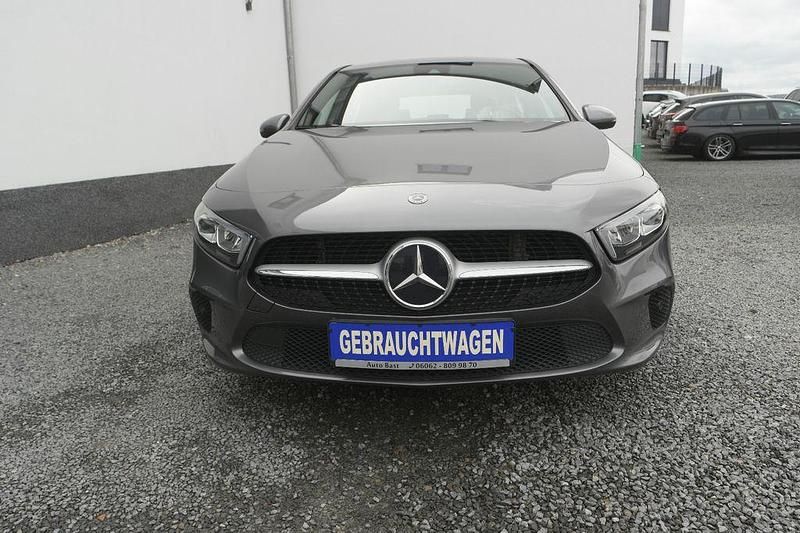 Gebraucht Mercedes A200 Progressive 163 PS (119 kW) 2019 Grau Limousine