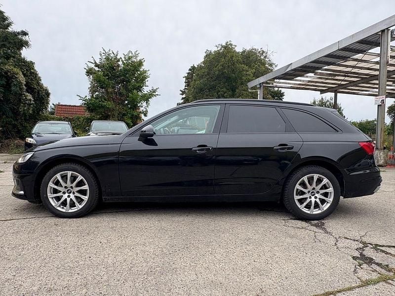 Gebraucht Audi A4 Basis 150 PS (110 kW) 2021 Schwarz Kombi