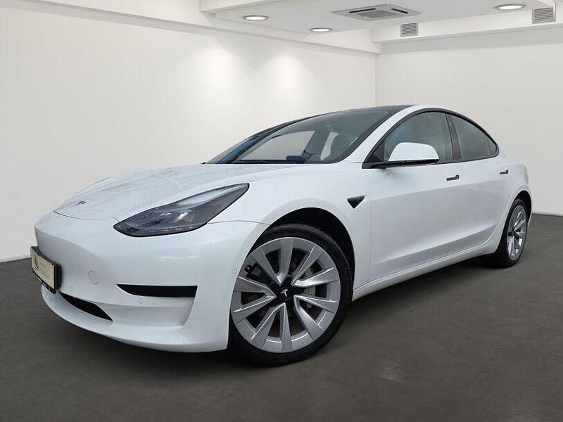 Gebraucht Tesla Model 3 239 kW (325 PS) 2022 Sonderlackierung perlweiß Limousine