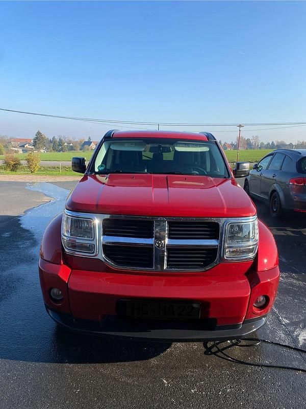 Rot Gebraucht 2007 Dodge Nitro SUV | 4.100 € (Fairer Preis) - Bild 1/4