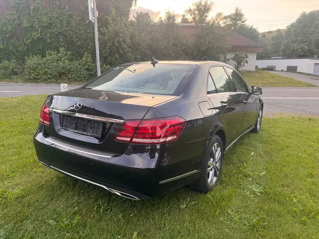 Gebraucht Mercedes E200 Elegance 184 PS (135 kW) 2013 Schwarz Limousine
