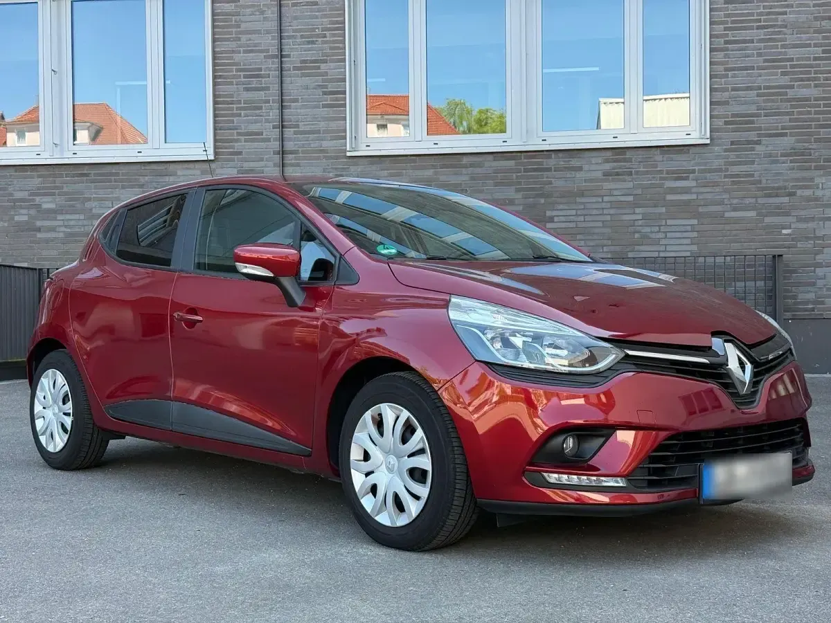 Używany Renault Clio IV Life 73 KM (53 kW) 2018 Czerwony Hatchback