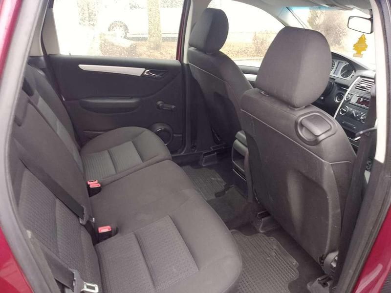 Gebraucht Mercedes B180 109 PS (80 kW) 2006 Rot Van / Kleinbus