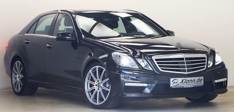 Schwarz Gebraucht 2011 Mercedes E63 AMG AMG Limousine | 44.999 € - Bild 1/4