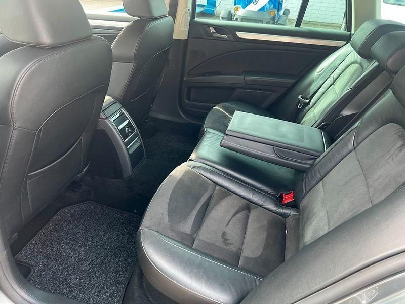 Gebraucht Skoda Superb Elegance 160 PS (117 kW) 2011 Silber Kombi