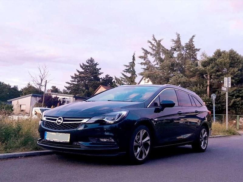Grün Gebraucht 2016 Opel Astra Dynamic Kombi | 9.990 € (Fairer Preis) - Bild 1/4