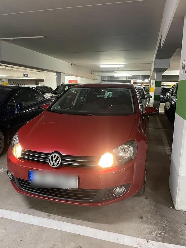 Rot Gebraucht 2010 VW Golf VI Kleinwagen | 4.999 € - Bild 1/4