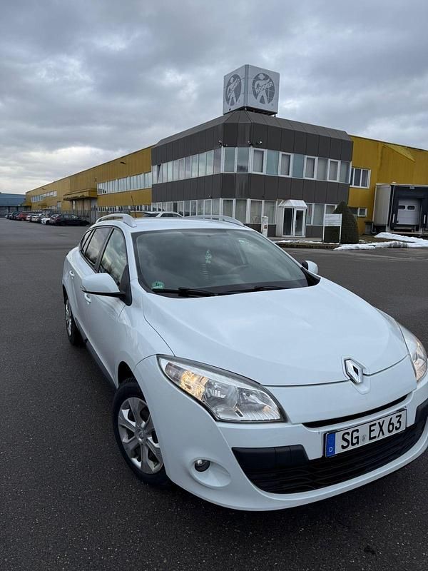 Gebraucht Renault Mégane GrandTour 106 PS (77 kW) 2011 Weiß Kombi