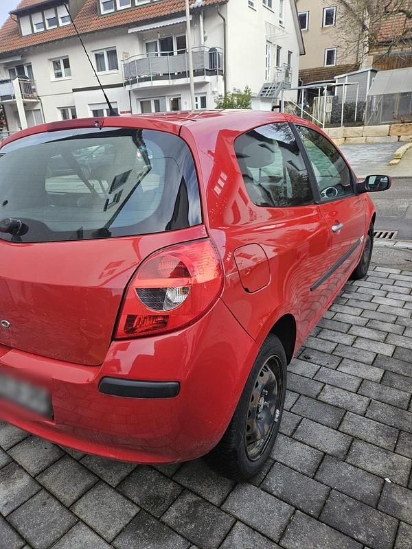 Gebraucht Renault Clio II 75 PS (55 kW) 2009 Rot Kleinwagen