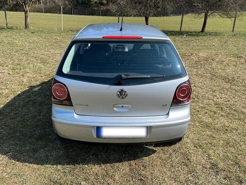 Gebraucht VW Polo Comfortline 75 PS (55 kW) 2006 Silber Kleinwagen
