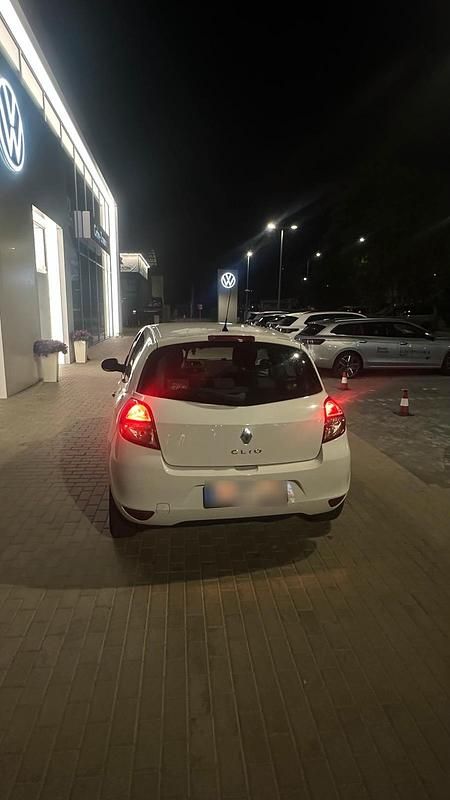 Gebraucht Renault Clio II 68 PS (50 kW) 2009 Weiß Kleinwagen