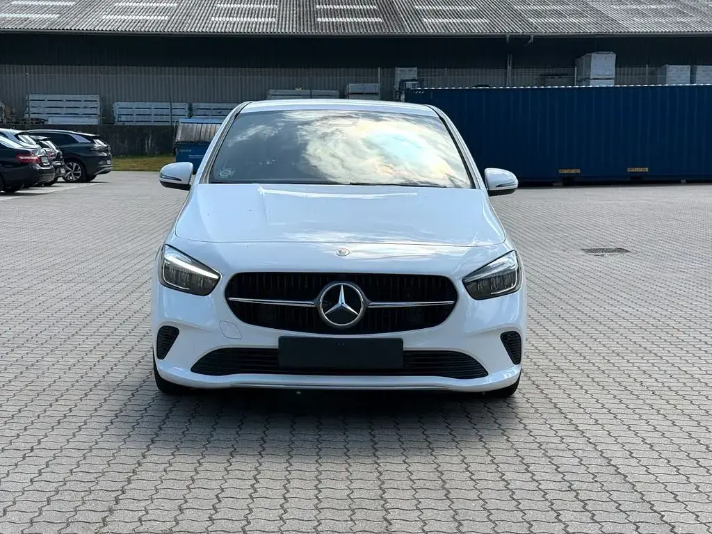 Gebraucht Mercedes B200 150 PS (110 kW) 2025 Weiß Kleinwagen