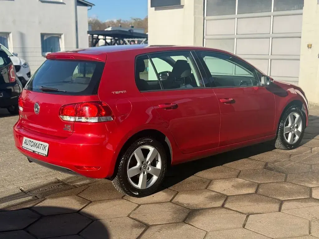 Gebraucht VW Golf VI Team 105 PS (77 kW) 2011 Rot Kleinwagen