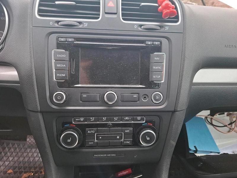 Gebraucht VW Golf VI 105 PS (77 kW) 2012 Silber Kleinwagen