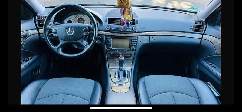Braun Gebraucht 2008 Mercedes E280 Avantgarde Limousine | 7.200 € (Fairer Preis) - Bild 1/4