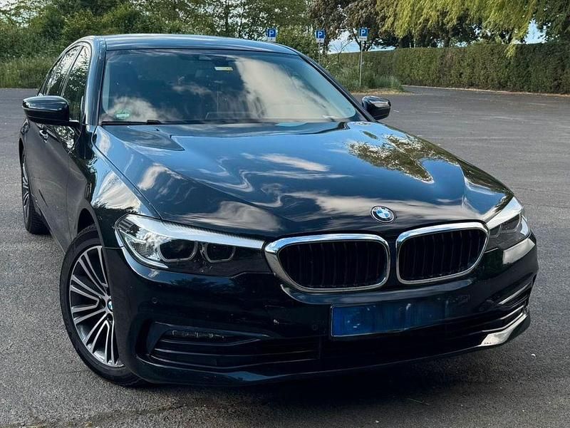 Schwarz Gebraucht 2019 BMW 520 Sport Line Limousine | 22.500 € (Superpreis) - Bild 1/4