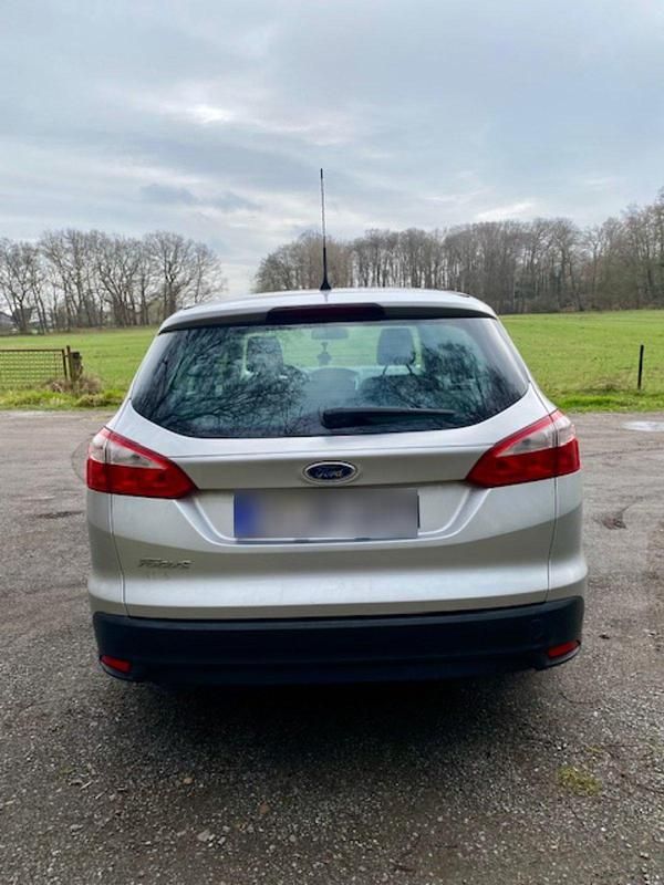 Gebraucht Ford Focus 125 PS (91 kW) 2014 Silber Kombi