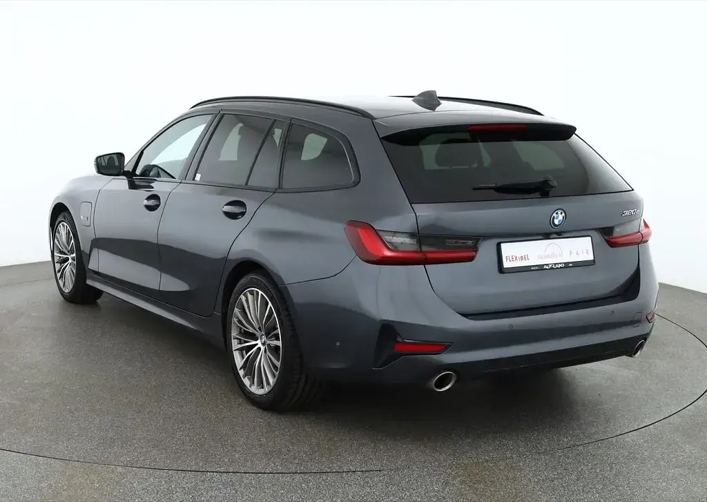 Gebraucht BMW 320e Sport Line 204 PS (150 kW) 2022 Grau Kombi