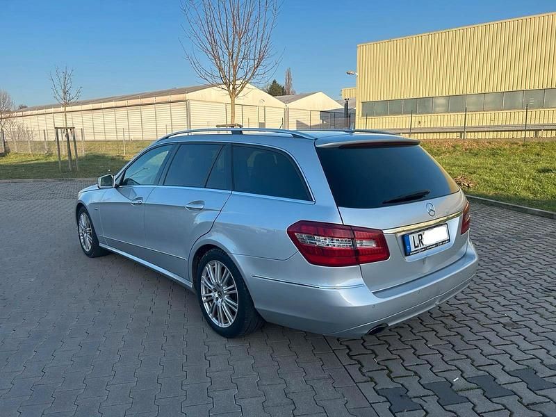 Gebraucht Mercedes E350 231 PS (169 kW) 2010 Silber Kombi