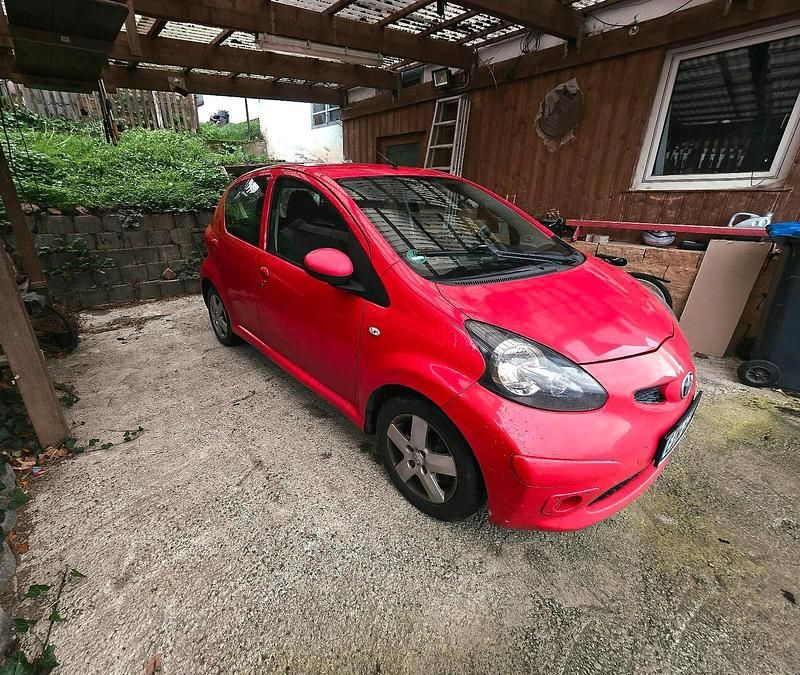 Rot Gebraucht 2006 Toyota Aygo Kleinwagen | 1.900 € (Guter Preis) - Bild 1/4