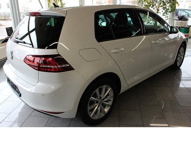 Gebraucht VW Golf VII LOUNGE 110 PS (80 kW) 2016 Weiß metallic Limousine
