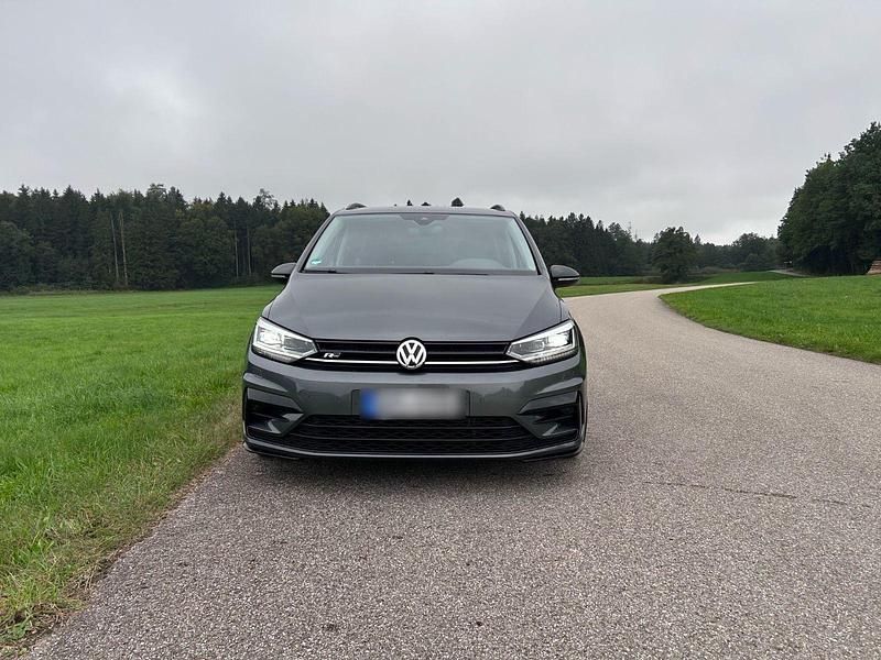 Gebraucht VW Touran Highline 190 PS (139 kW) 2019 Grau Van / Kleinbus