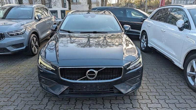 Gebraucht Volvo V60 Momentum 150 PS (110 kW) 2020 Blau Kombi