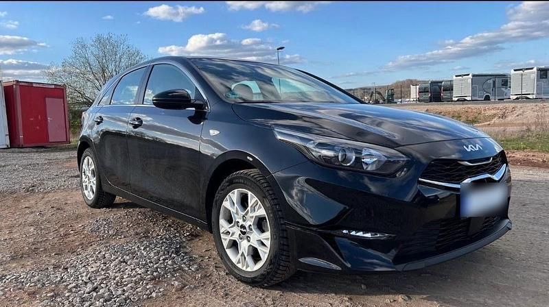 Usado Kia Ceed Vision 160 HP (117 kW) 2023 Preto Citadino