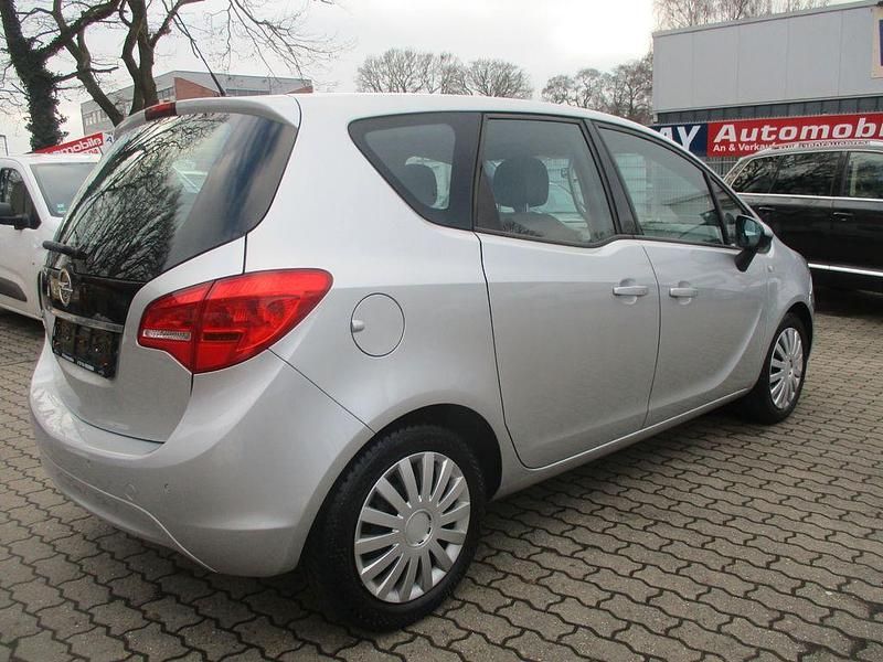 Gebraucht Opel Meriva Edition 101 PS (74 kW) 2016 Silber Van / Kleinbus