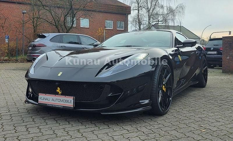 Second-hand Ferrari 812 795 CP (584 kW) 2022 Negru Cabrio
