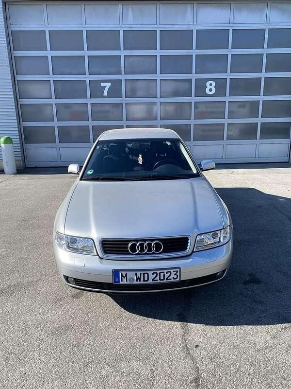 Usata Audi A4 Performance 165 CV (121 kW) 1999 Argento Berlina