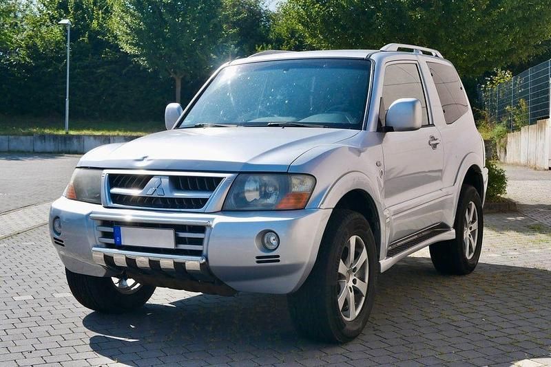Silber Gebraucht 2006 Mitsubishi Pajero SUV | 14.990 € - Bild 1/4