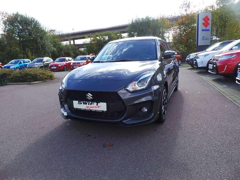 Grau Gebraucht 2024 Suzuki Swift Sport Kleinwagen | 21.900 € (Etwas zu teuer) - Bild 1/4