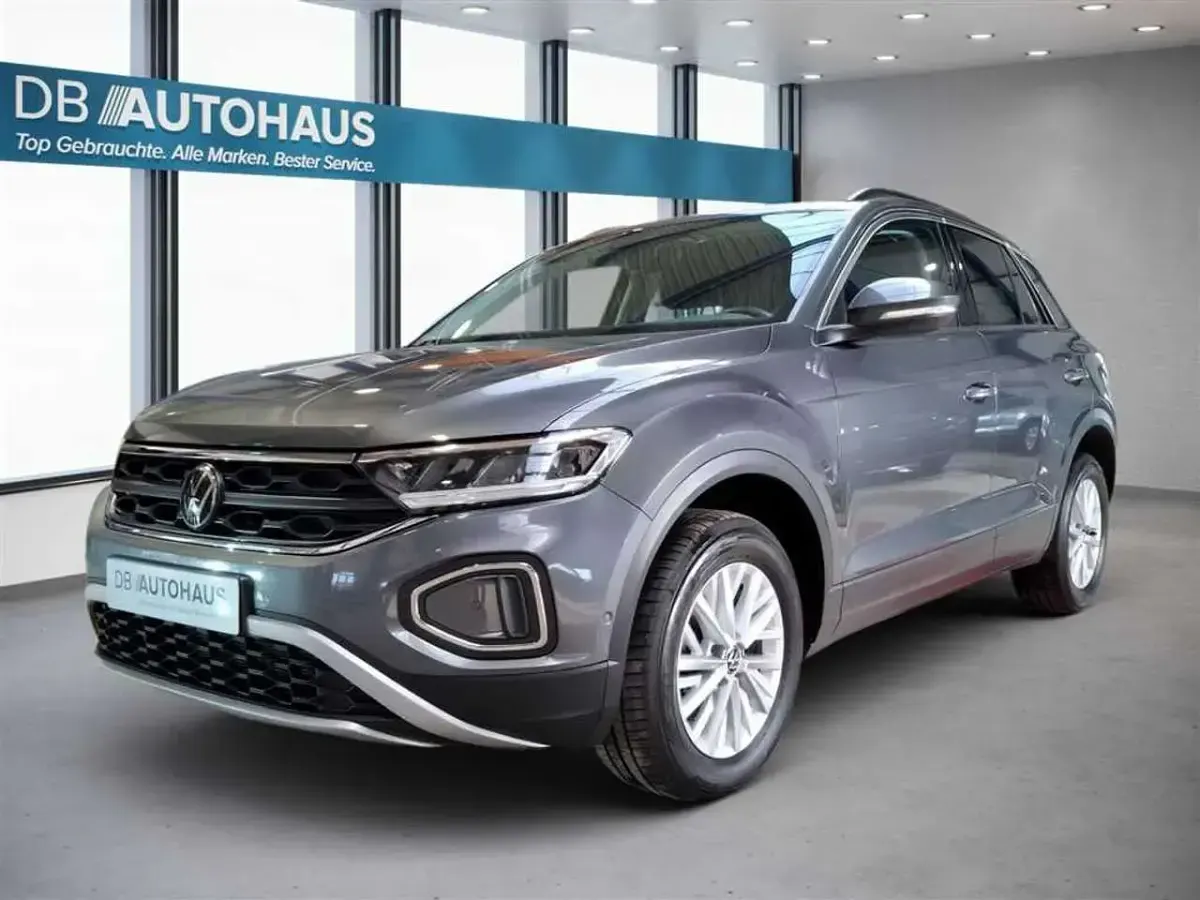 Second-hand VW T-Roc Life 150 CP (110 kW) 2024 SUV