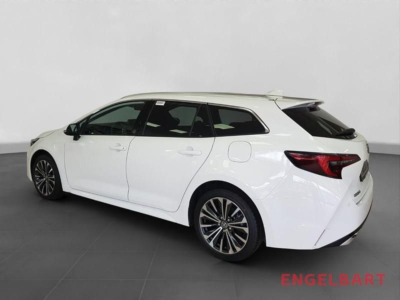 Gebraucht Toyota Corolla Team 196 PS (144 kW) 2024 Schneeweiß Kombi