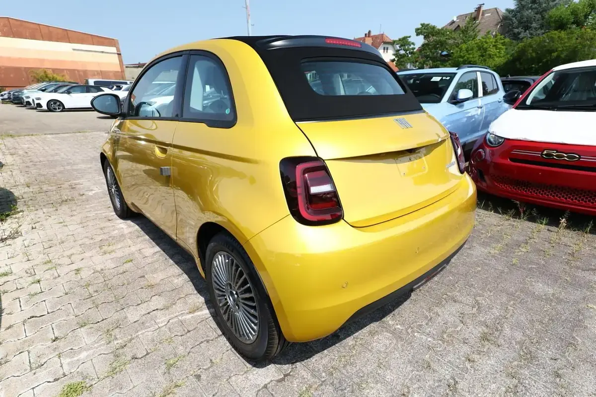 Neu Fiat 500C Icon 65 PS (47 kW) 2026 Sun of italy gelb metallic Cabrio